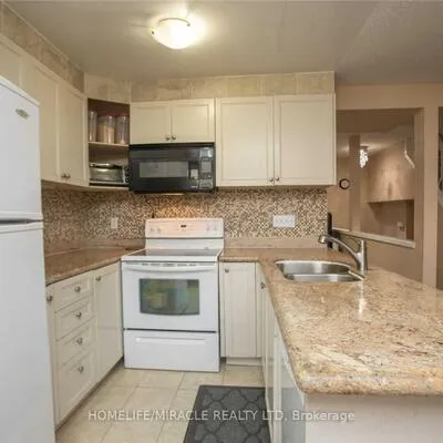 38,&nbsp;Hoskins, Central Park, Brampton