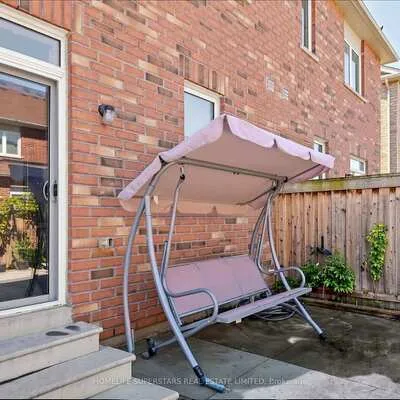 22,&nbsp;Pentonville, Sandringham-Wellington, Brampton