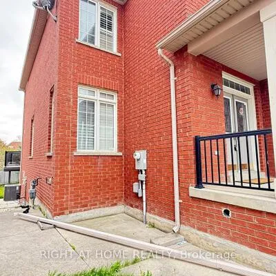28,&nbsp;Laurentide, Vales of Castlemore North, Brampton