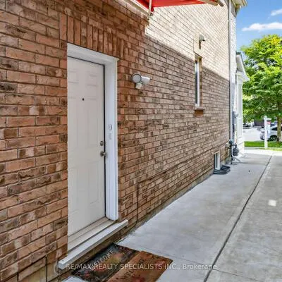 40,&nbsp;Victoriaville, Credit Valley, Brampton