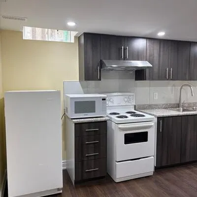 60,&nbsp;Newbridge, Westgate, Brampton