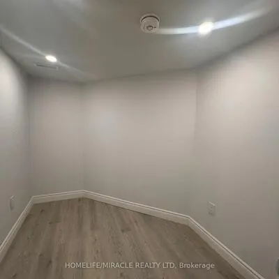 30,&nbsp;Skyridge, Bram East, Brampton