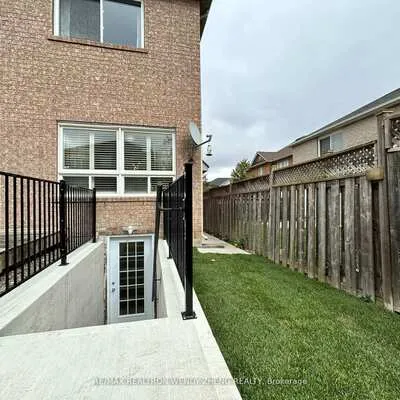 3,&nbsp;Applegrove, Sandringham-Wellington, Brampton