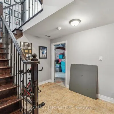9,&nbsp;Flanders, Credit Valley, Brampton