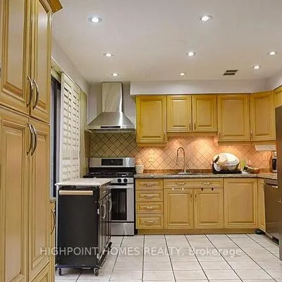 14,&nbsp;Large, Westgate, Brampton