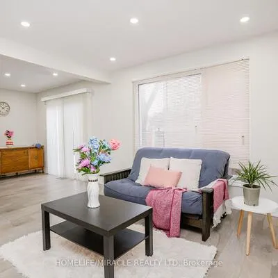 15,&nbsp;Heatherside, Central Park, Brampton