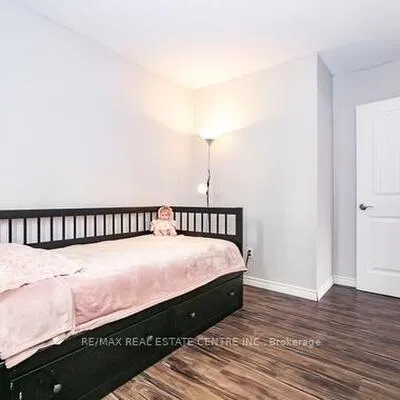 125,&nbsp;Madoc, Madoc, Brampton