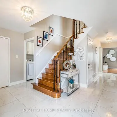 16,&nbsp;Woodside, Fletcher's Creek South, Brampton