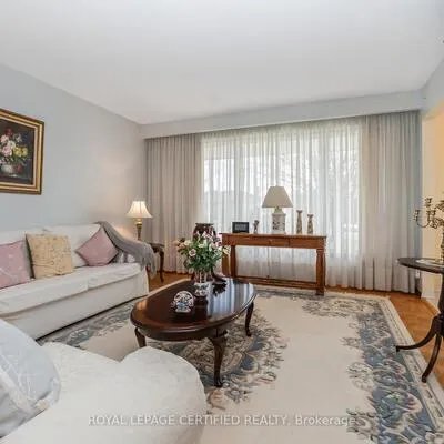 64,&nbsp;Malcolm, Central Park, Brampton