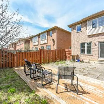 16,&nbsp;Elmpark, Vales of Castlemore, Brampton