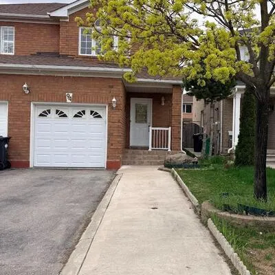 94,&nbsp;Lake Louise, Fletcher's Meadow, Brampton