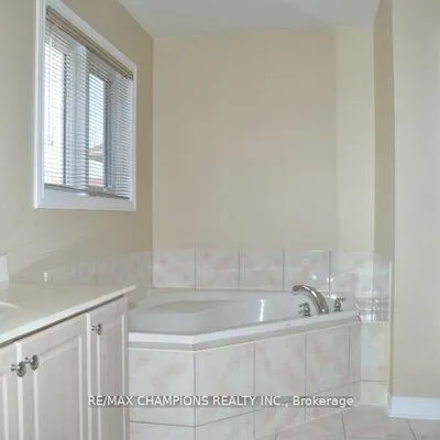 104,&nbsp;Masters Green, Snelgrove, Brampton
