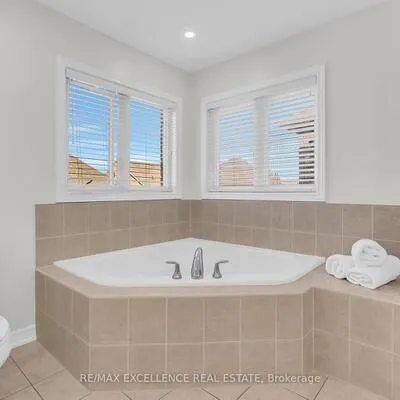 40,&nbsp;Imperial Lakes, Bram East, Brampton