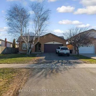 384,&nbsp;Centre, Brampton North, Brampton