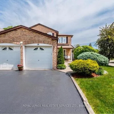 19,&nbsp;Newgreen, Westgate, Brampton