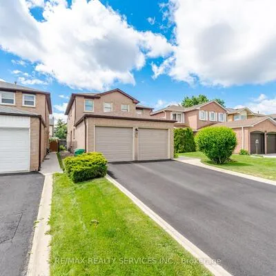 10,&nbsp;Meadow Bush, Central Park, Brampton