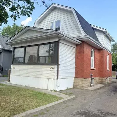 223,&nbsp;Queen, Downtown Brampton, Brampton