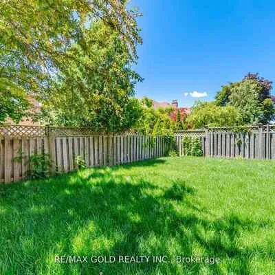 37,&nbsp;Lord Simcoe, Westgate, Brampton
