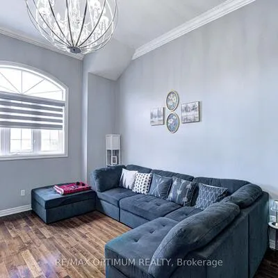 54,&nbsp;Bramoak, Northwest Sandalwood Parkway, Brampton