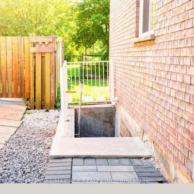 250,&nbsp;Murray, Brampton West, Brampton