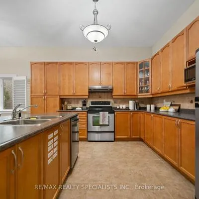 31,&nbsp;Saint Hubert, Vales of Castlemore North, Brampton
