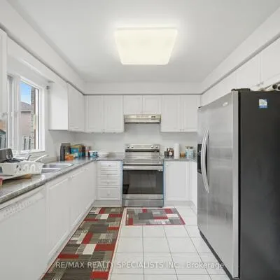 64,&nbsp;Dolphin Song, Sandringham-Wellington, Brampton