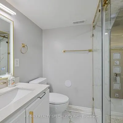 72,&nbsp;Village Lake, Bramalea North Industrial, Brampton