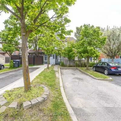 60,&nbsp;Blue Spruce, Sandringham-Wellington, Brampton