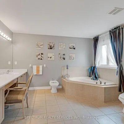 24,&nbsp;Aristocrat, Vales of Castlemore, Brampton
