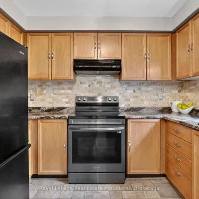 8,&nbsp;Horsham, Brampton West, Brampton