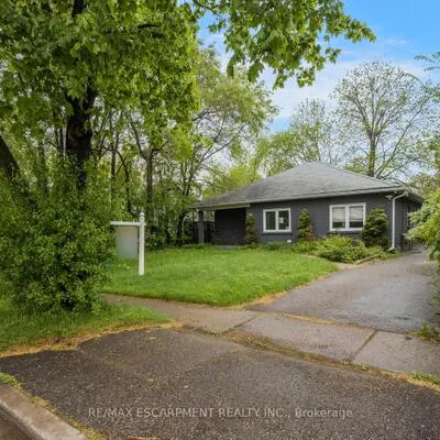16,&nbsp;Woodward, Brampton North, Brampton