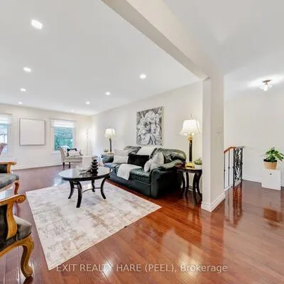 48,&nbsp;Nanport, Westgate, Brampton
