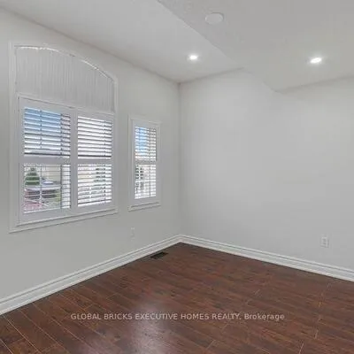 122,&nbsp;Pappain, Snelgrove, Brampton