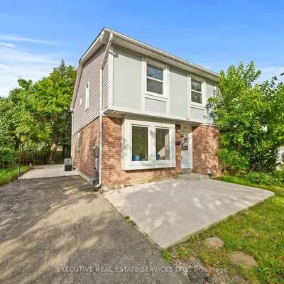 100,&nbsp;Centre, Brampton North, Brampton