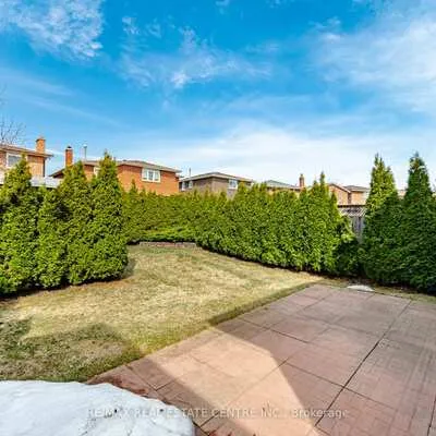 11,&nbsp;Sheringham, Heart Lake West, Brampton