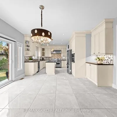 31,&nbsp;Fontainebleu, Vales of Castlemore North, Brampton