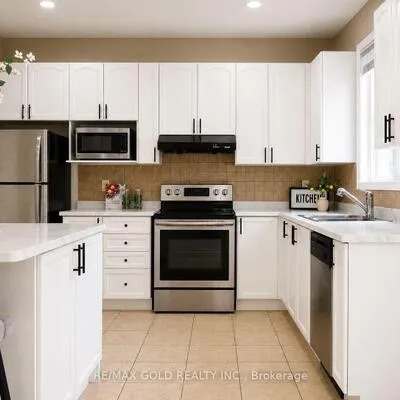 24,&nbsp;Gander, Vales of Castlemore, Brampton