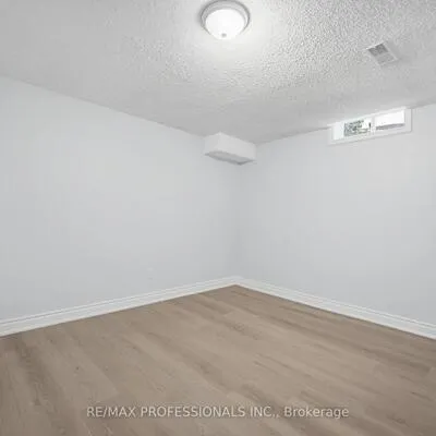 4,&nbsp;McFadden, Heart Lake East, Brampton