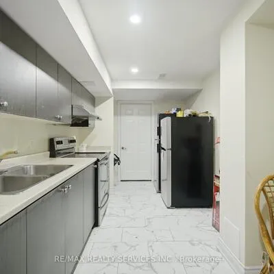 18,&nbsp;Seedland, Sandringham-Wellington, Brampton