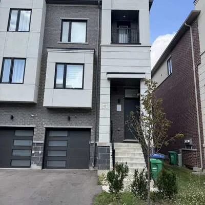 12,&nbsp;Heathrow, Bolton East, Caledon