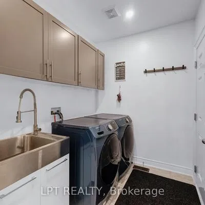 33,&nbsp;Mondial, Queensville, East Gwillimbury