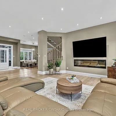 64,&nbsp;Manor Glen, Mt Albert, East Gwillimbury