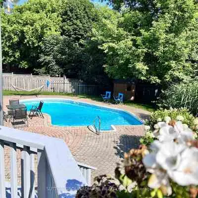 60,&nbsp;Maple, Sharon, East Gwillimbury