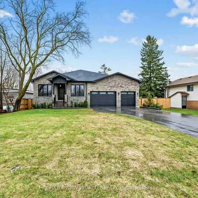 225,&nbsp;Sunnybrae, Stroud, Innisfil