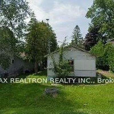 911, Vicrol, Alcona, Innisfil