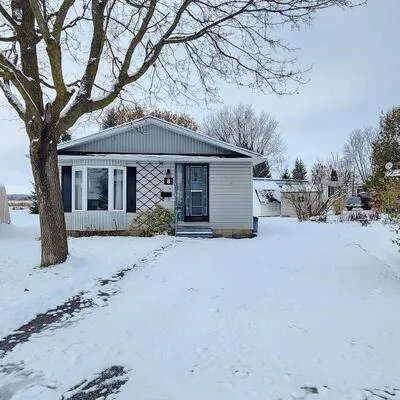 8,&nbsp;Maple Leaf, Cookstown, Innisfil