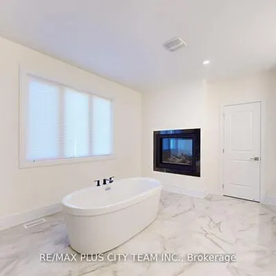 8, Saxby Farm, King City, King