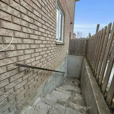 370,&nbsp;Highglen, Middlefield, Markham
