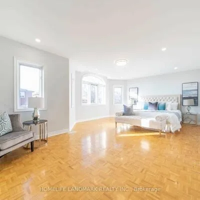 241,&nbsp;Highglen, Milliken Mills East, Markham