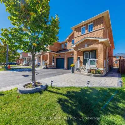 48, Briarcrest, Berczy, Markham